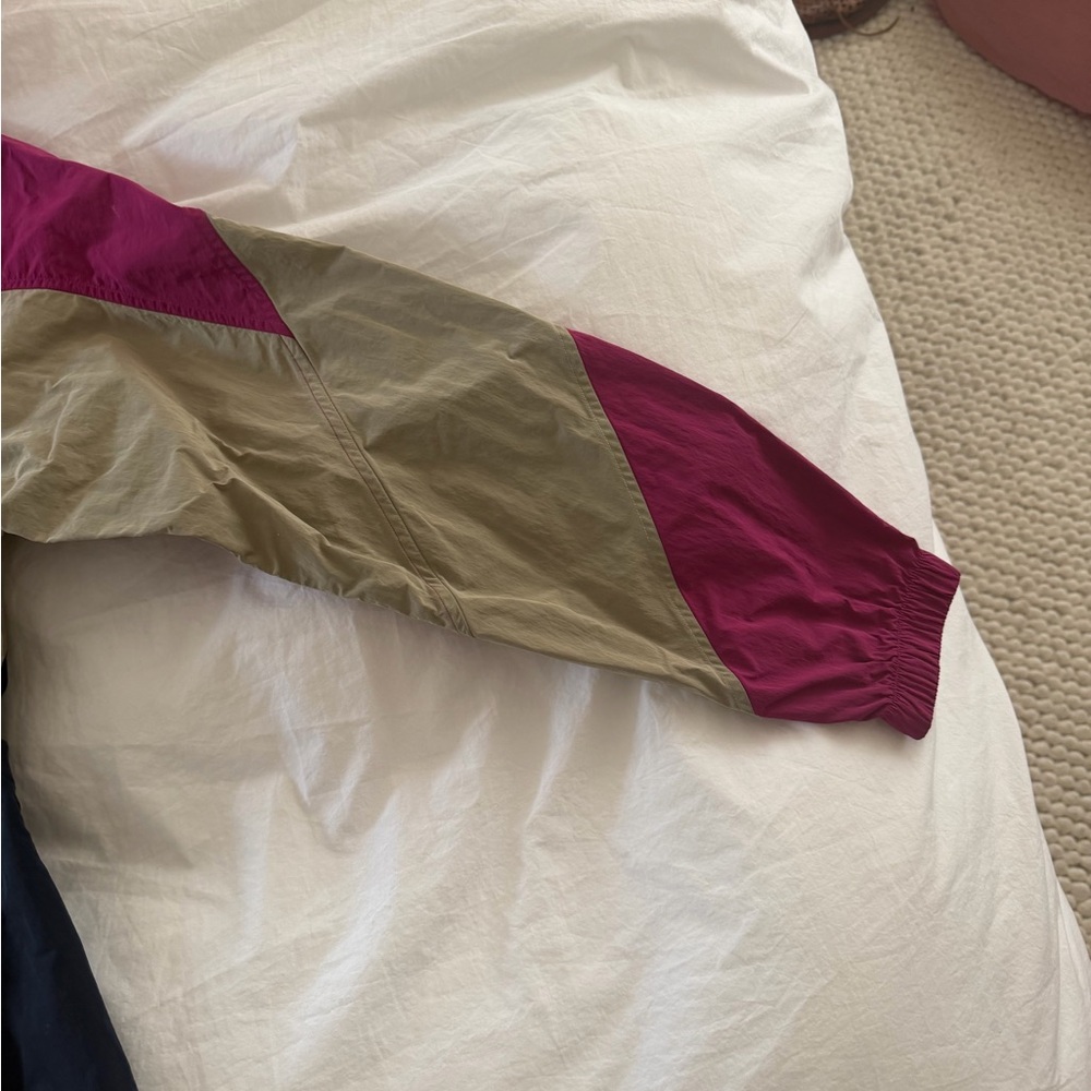 Lululemon packable windbreaker jacket - image 10